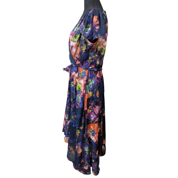 DKNY Whimsical Short Sleeve V-Neck Tie Waist Floral Chiffon Midi Dress Size 6 - Picture 5 of 16